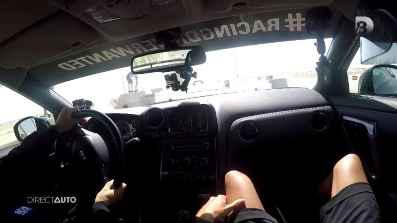 Gymkhana en Nissan GTR : Jérémy vs Hugo – Nissan GT Academy 2015